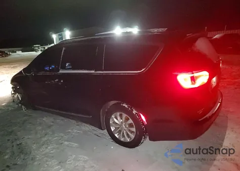 2018 Chrysler Pacifica Touring L z USA, uszkodzony, nr VIN 2C4RC1BG1JR123411